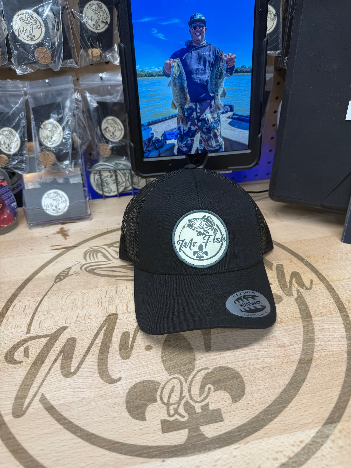 Casquette Mr Fish Noir Palette Courbée Logo Crème (Trucker)